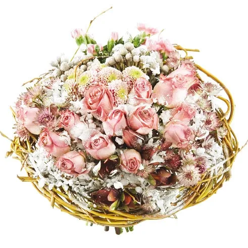 bukiet romantyczny, bukiet z różowych róż, goździków gałązkowych, santini, brunii i wikliny
