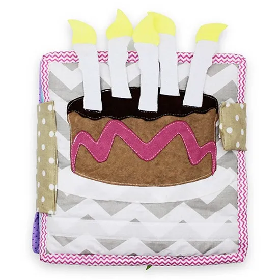 Książeczka sensoryczna Urodzinowy tort, książeczka edukacyjna szyta ręcznie, wykonana z kolorowego materiału