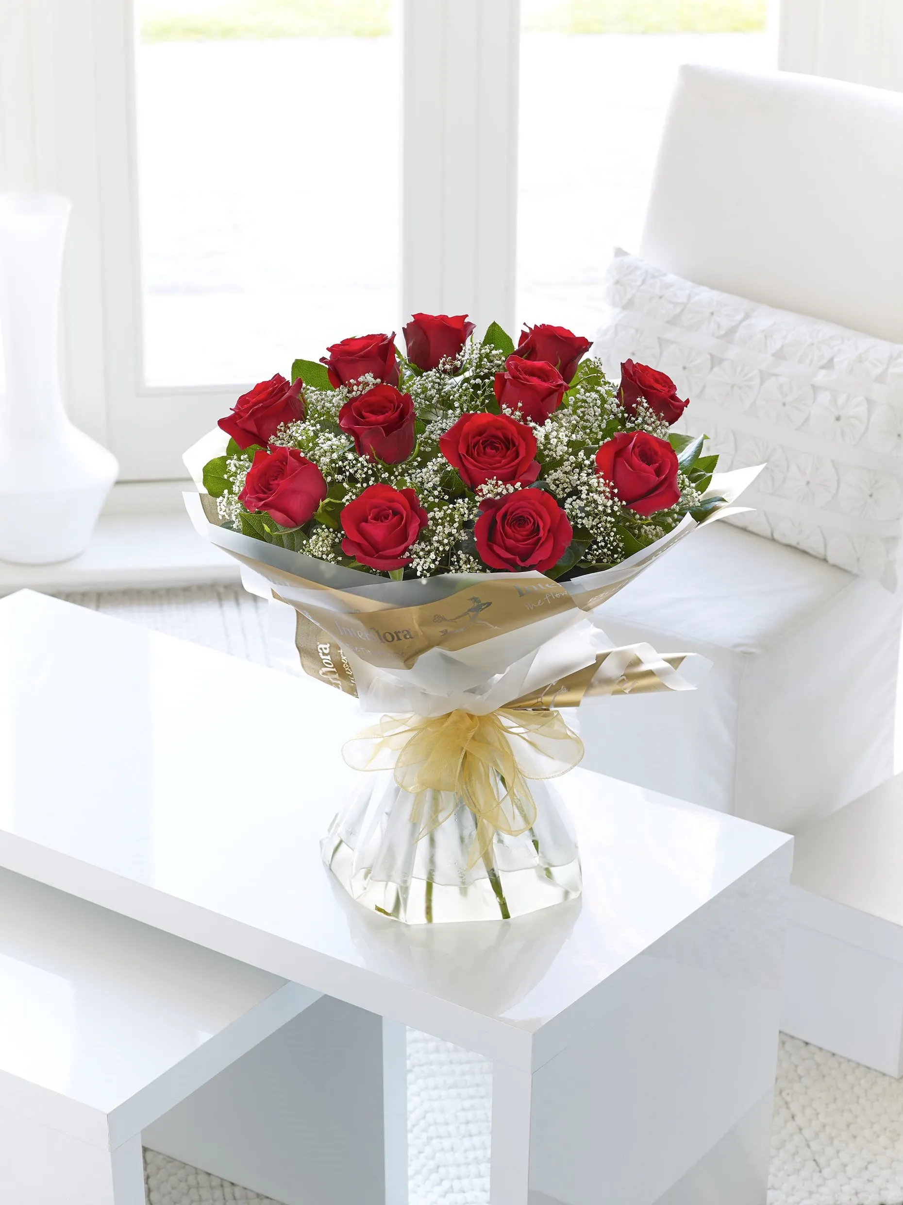 12 Red Long Stem Roses Hand-tied - Argentina