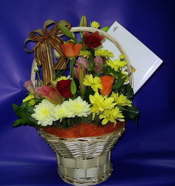 Basket of cut flowers - Arrangement