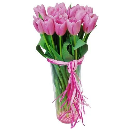 Różowy Skarb, 15 różowych tulipanów z koralikami w wazonie przewiązanym wstążką