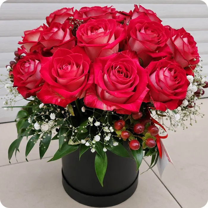 Flowerbox - 18 róż - Poczta Kwiatowa® piękne kwiaty na urodziny