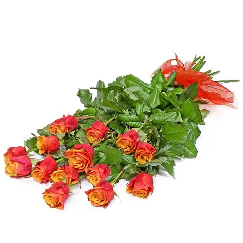 Bukiet herbacianych róż, bukiet z róż ułożonych stopniowo, leżący bukiet herbacianych kwiatów
