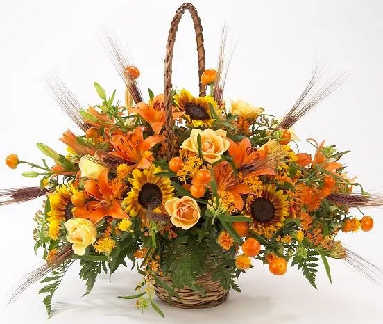 Koszyk pomarańczowych kwiatów