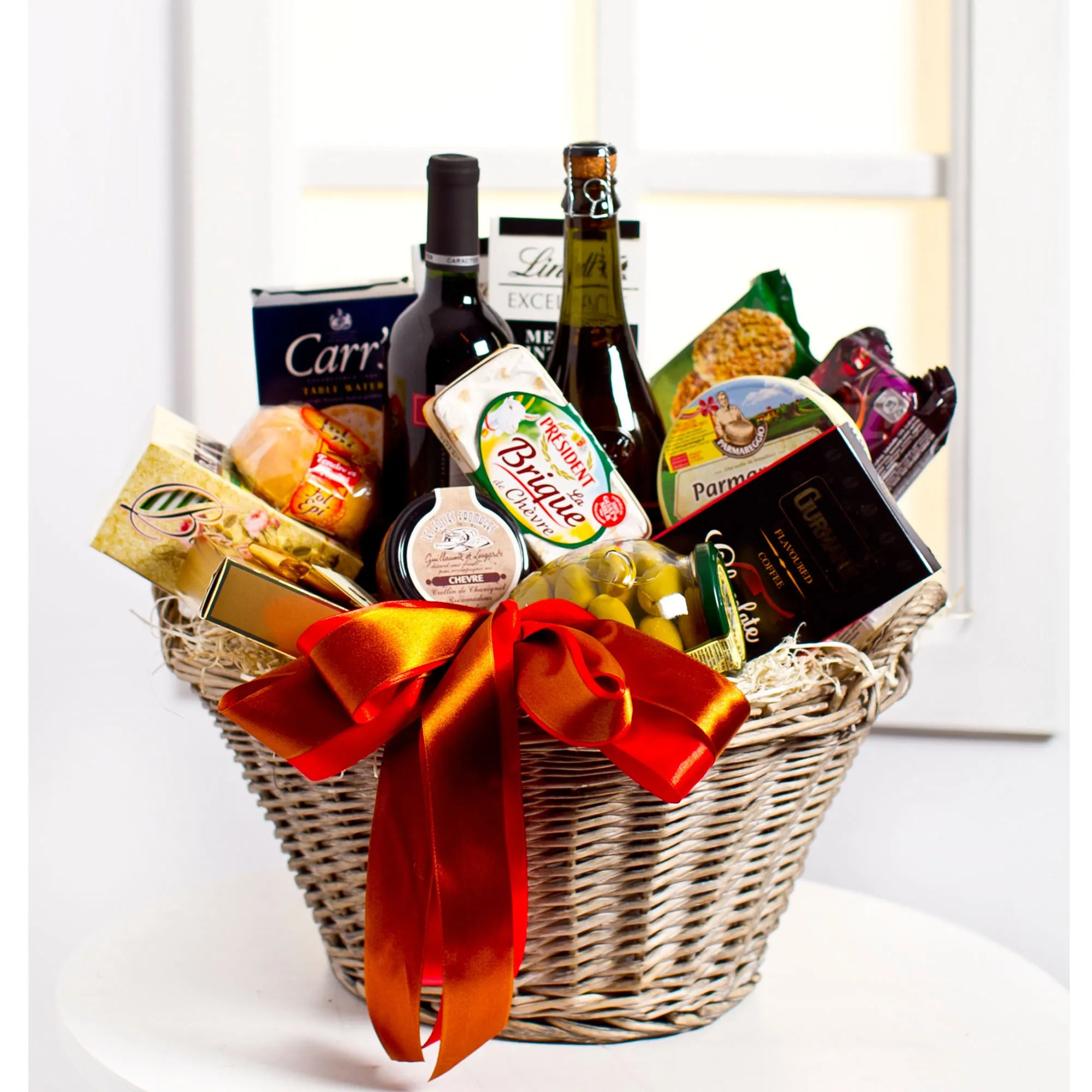 Luxurious Gourmet Gift Basket - Estonia