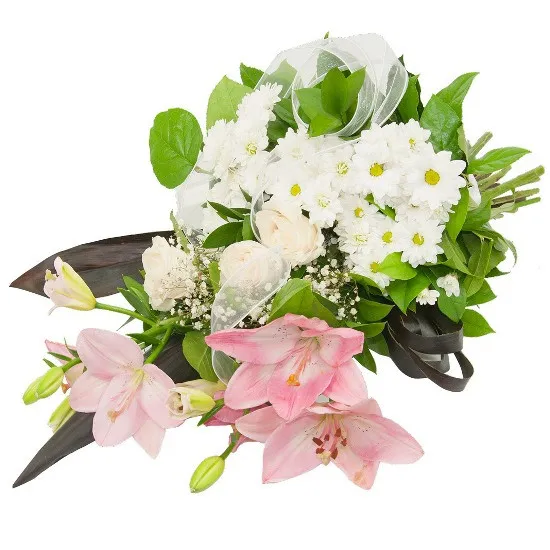 Wiązanka Gołębia, wiązanka z lilii, margaretek, róż kremowych, gipsówki, wstążki, zieleni dekoracyjnej, wiązanka pogrzebowa