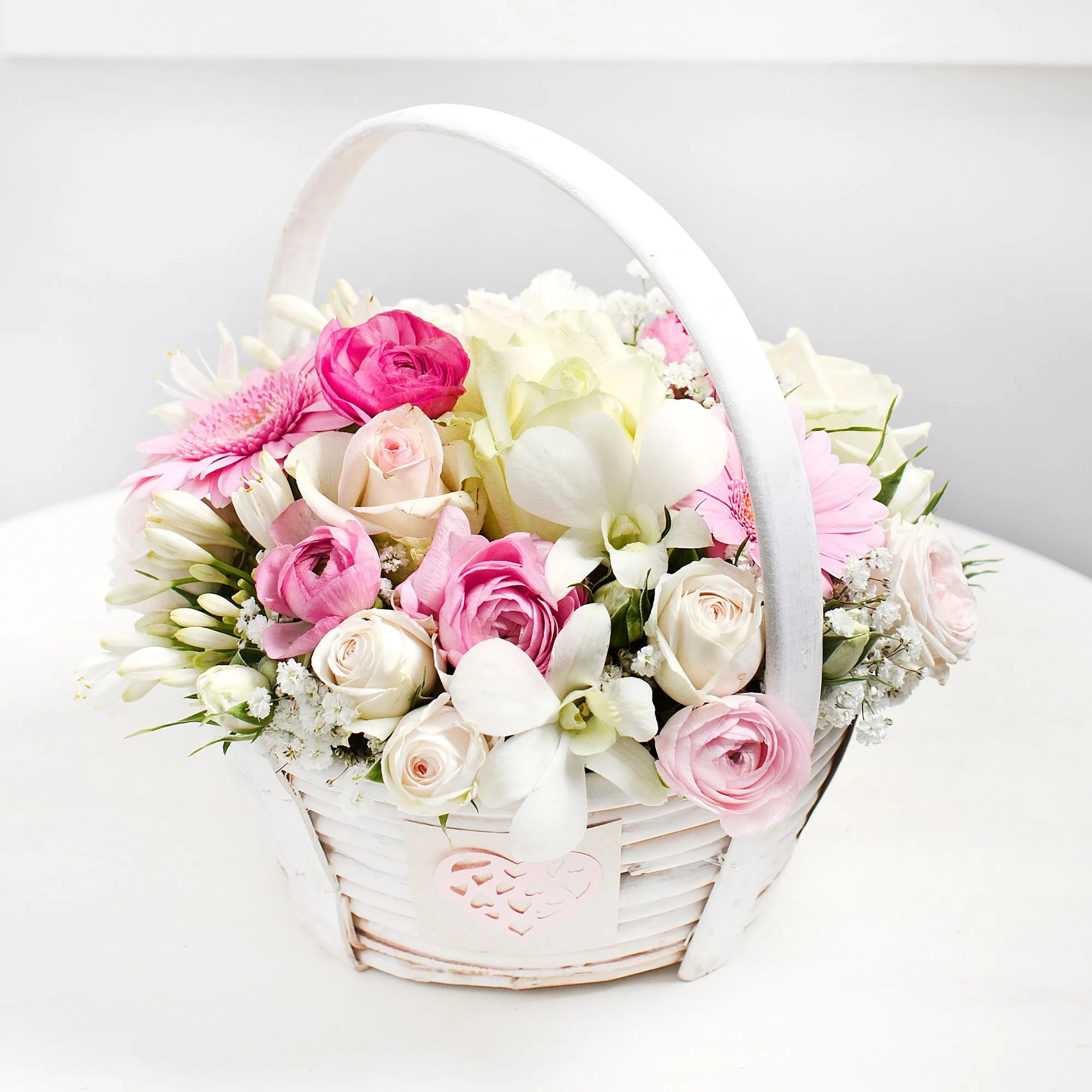 Basket arrangement in light colours - Lithuania