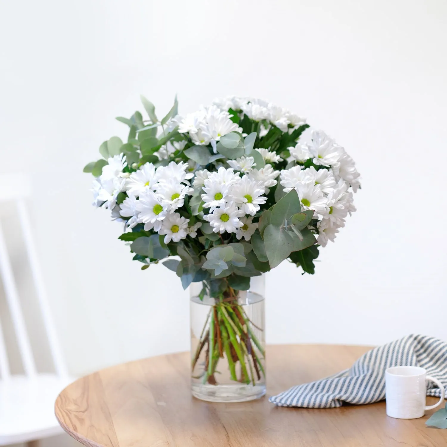 Bouquet of White Margaritte Daisies - Spain