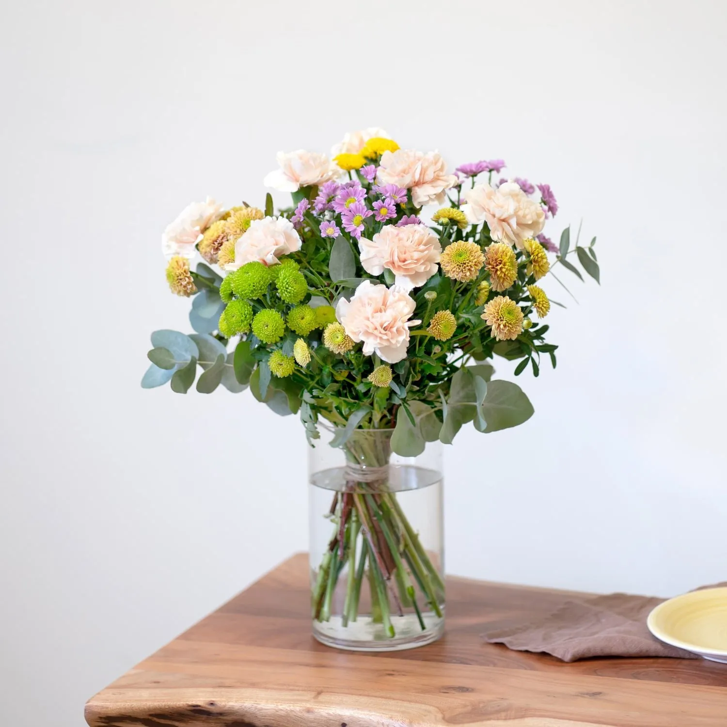 Mixed bouquet with Chrysanthemums in cream, green and yellow - Spain