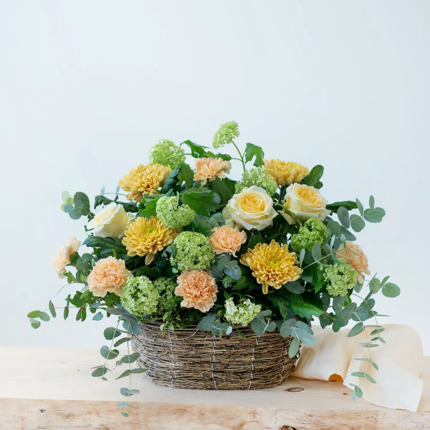 Mixed basket in warm shades and greens - Portugal