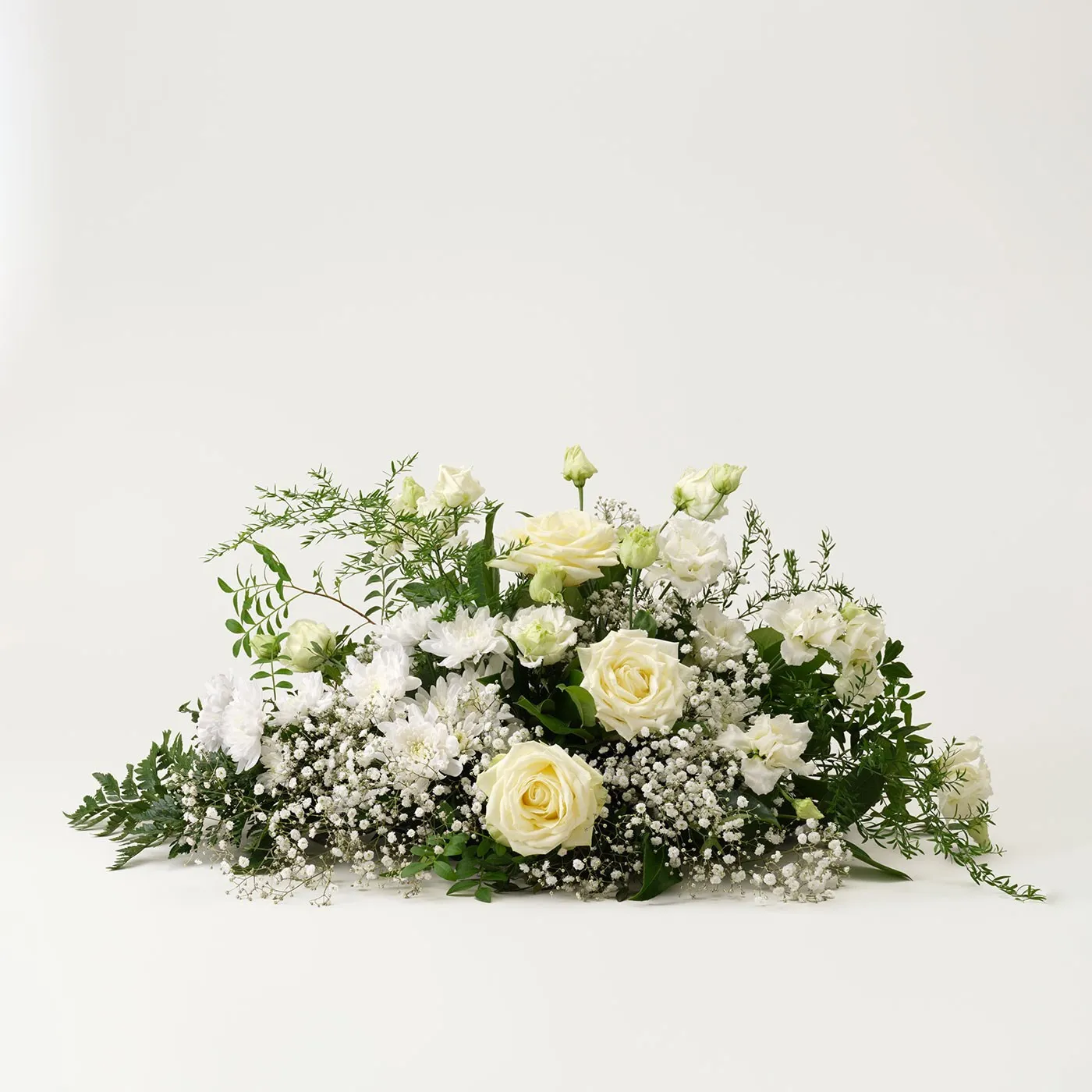 Funeral arrangement in white - Sweden