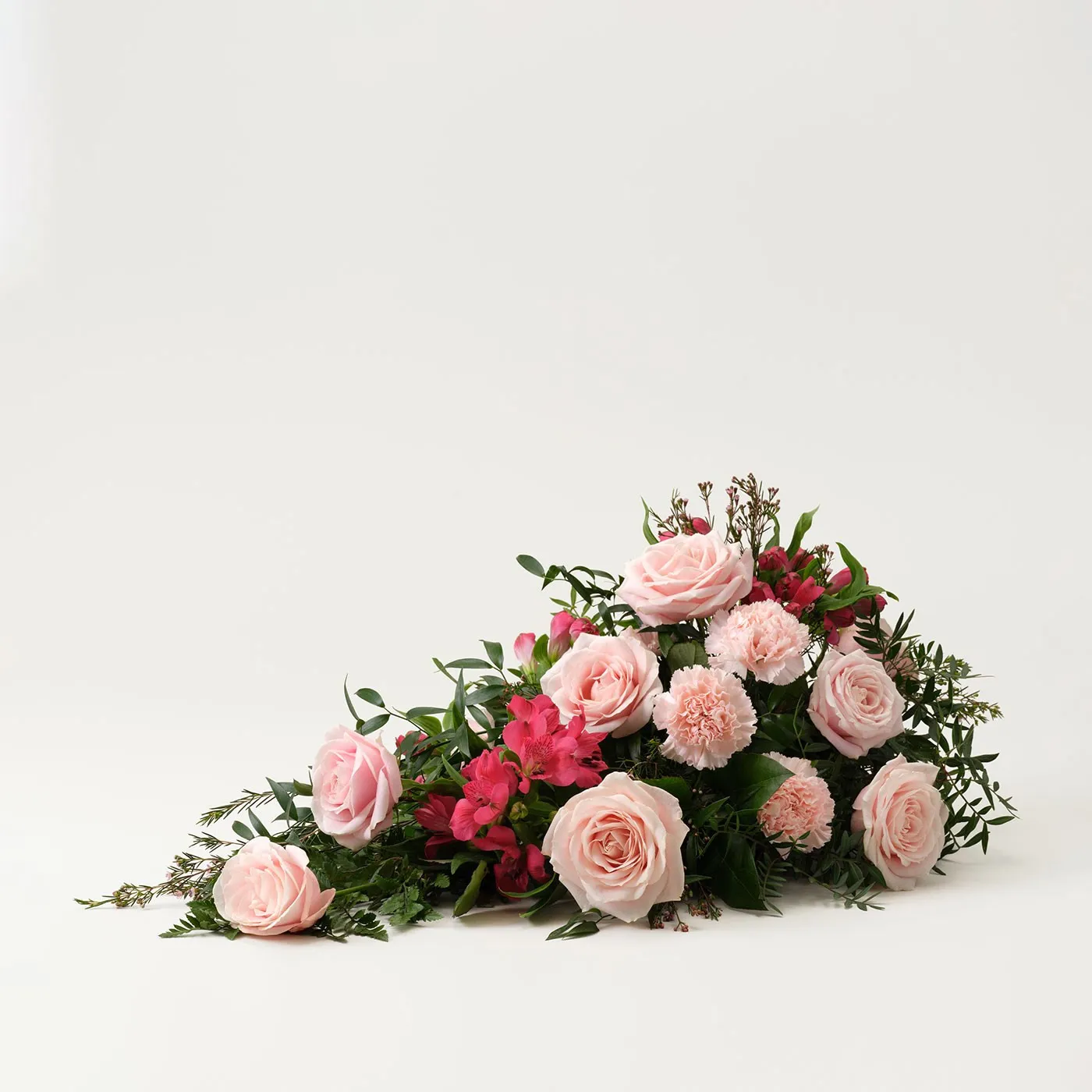 Low Funeral Arrangement in pink - Sweden