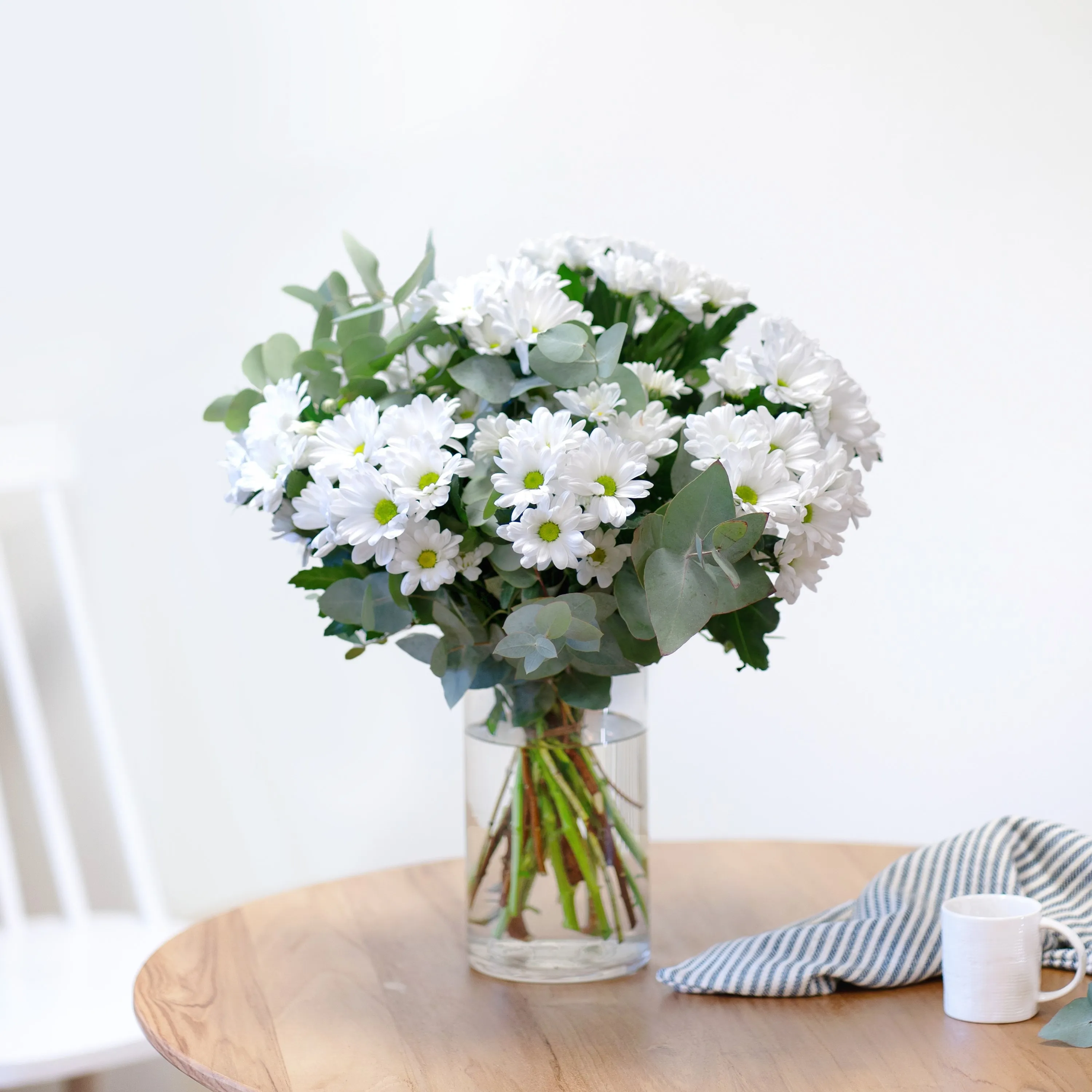 Bouquet of White Margaritte Daisies - Andorra