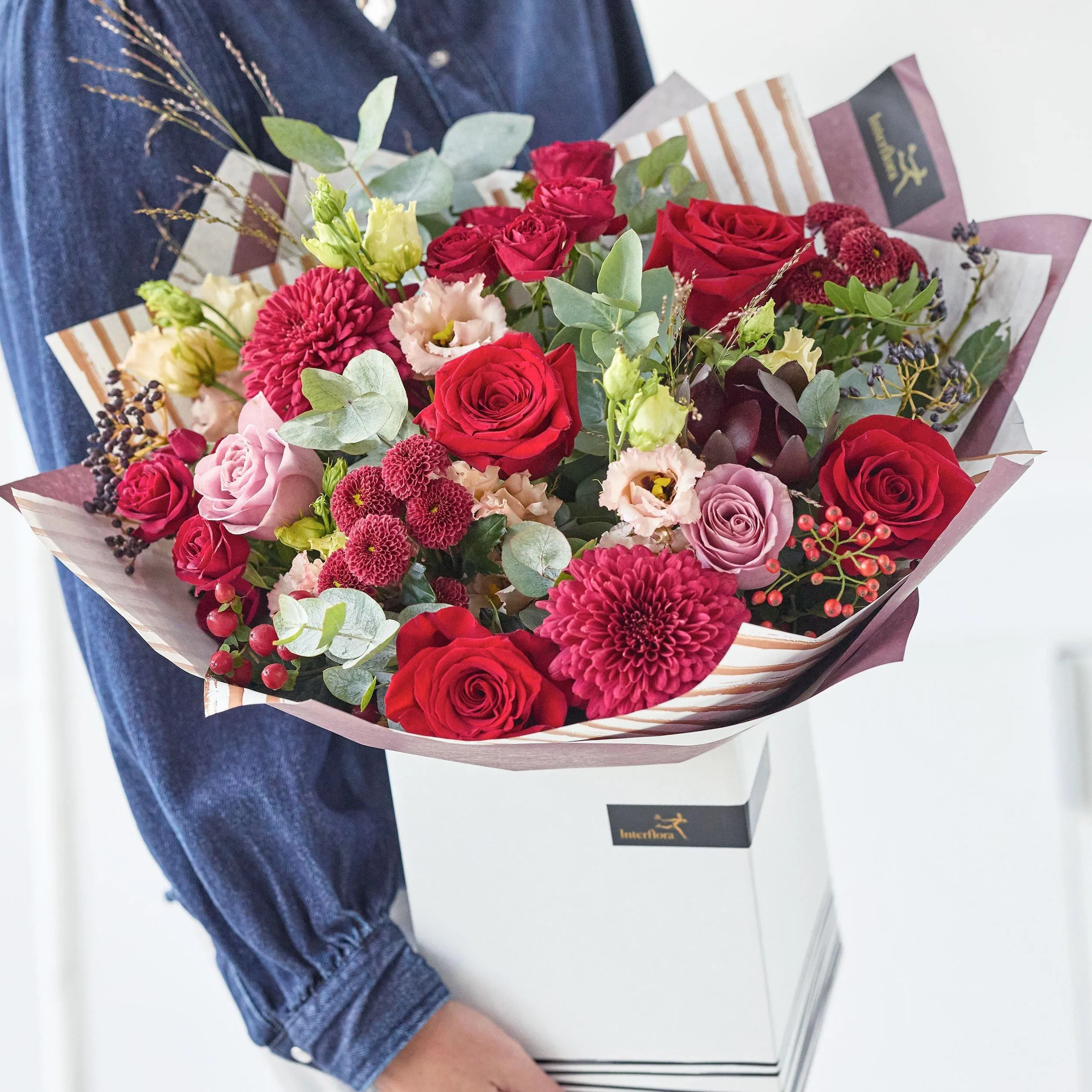 Spectacular Classic Christmas Bouquet. - United Kingdom