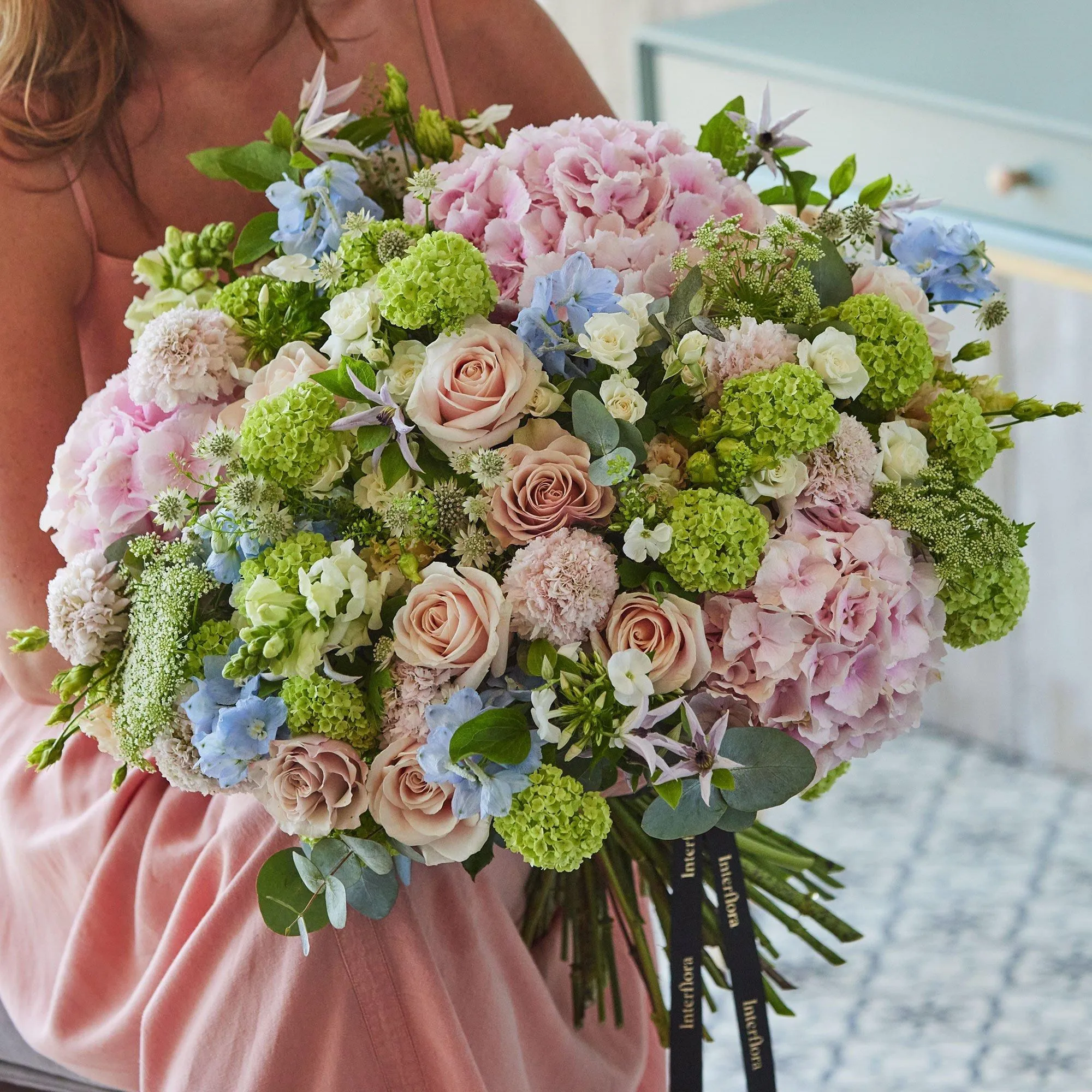 Pure Luxury Pastel Bouquet - United Kingdom