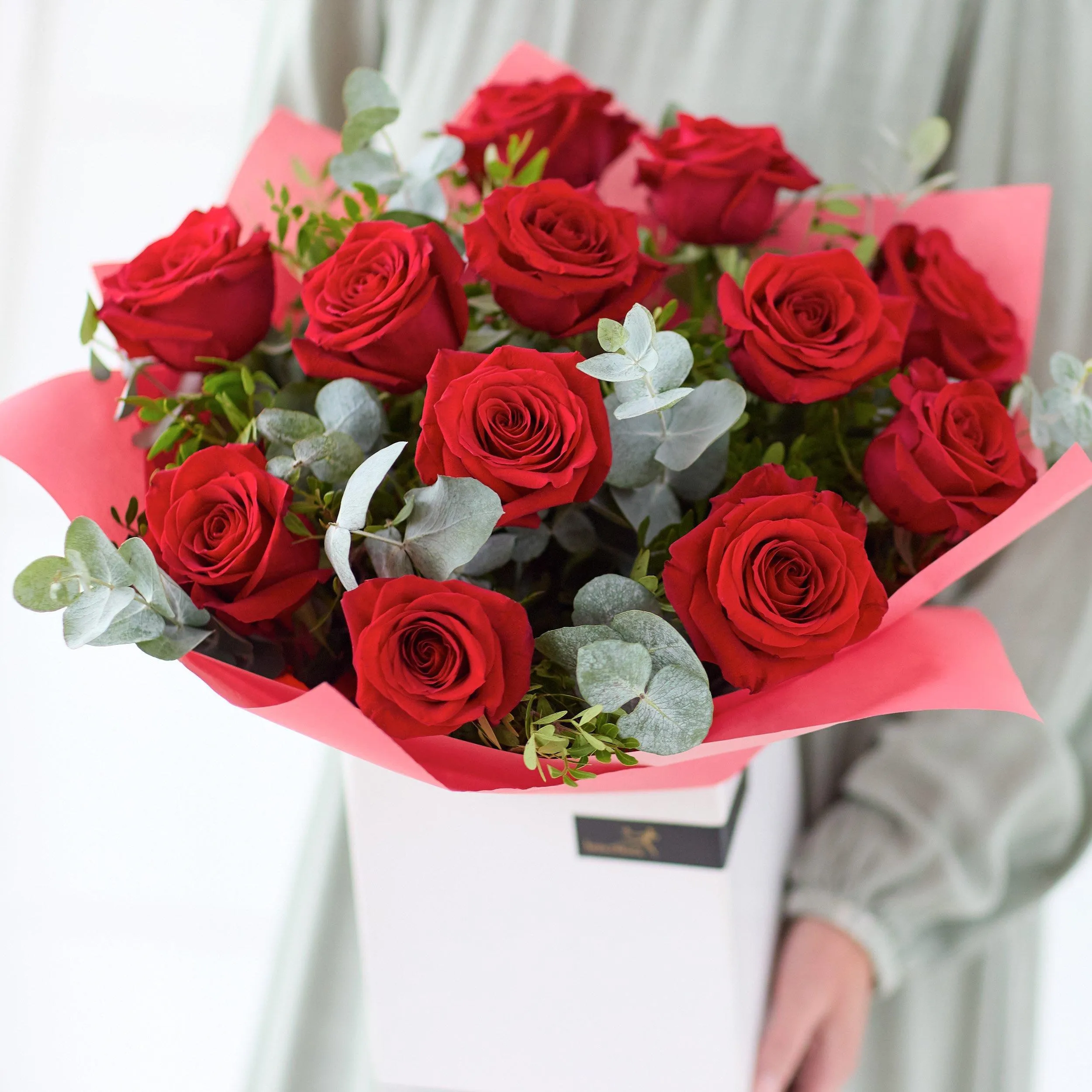 Valentine's Day Luxury 12 Red Roses - United Kingdom