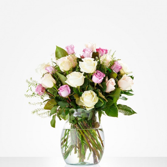 Bouquet: Soft roses; excl. vase