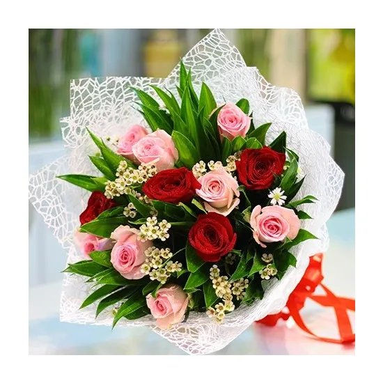 Bukiet różowych i czerwonych róż