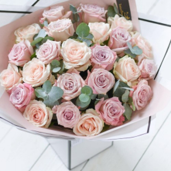 Piękny Luksusowy Bukiet Różowych Róż