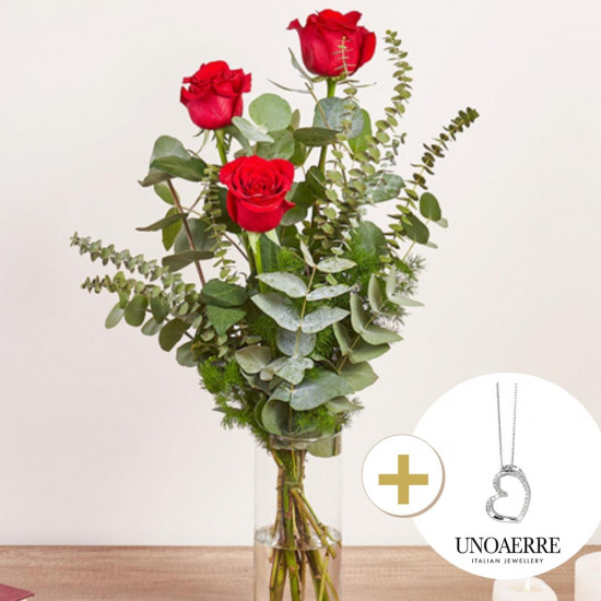 3 długie czerwone róże z naszyjnikiem w kształcie serca