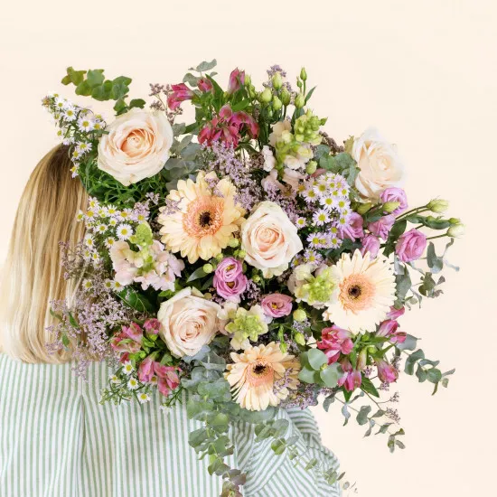 Płatki miłości - bukiet mieszany w odcieniach łososia