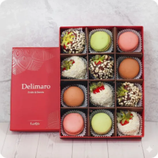 Truskawki W Białej I Mlecznej Czekoladzie W Posypce Kokosowej I Orzechowej Z Makaronikami