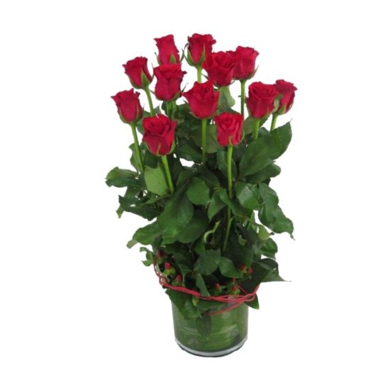 12 czerwonych róż w wazonie