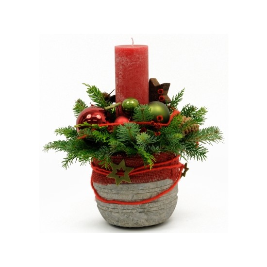 Red/green Xmas ARR with 1 thick red candle + Xmas balls/pines/stars (no fresh flowers)