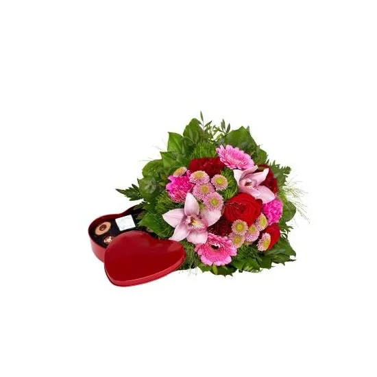 Valentine Bouquet with heart of chocolate