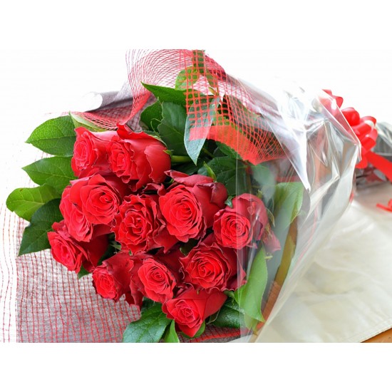 Romantic bouquet of 12 red roses
