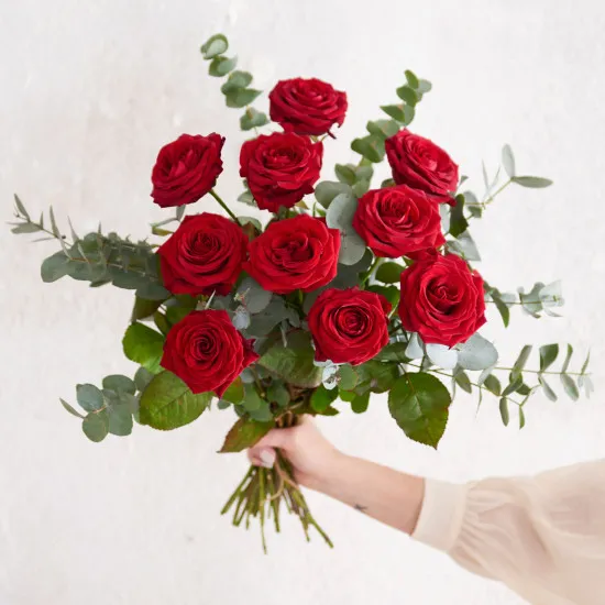 Bouquet de grandes roses rouges