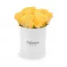 Żółte róże w białym pudełku