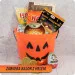 Halloweenowe wiaderko słodyczy z balonem