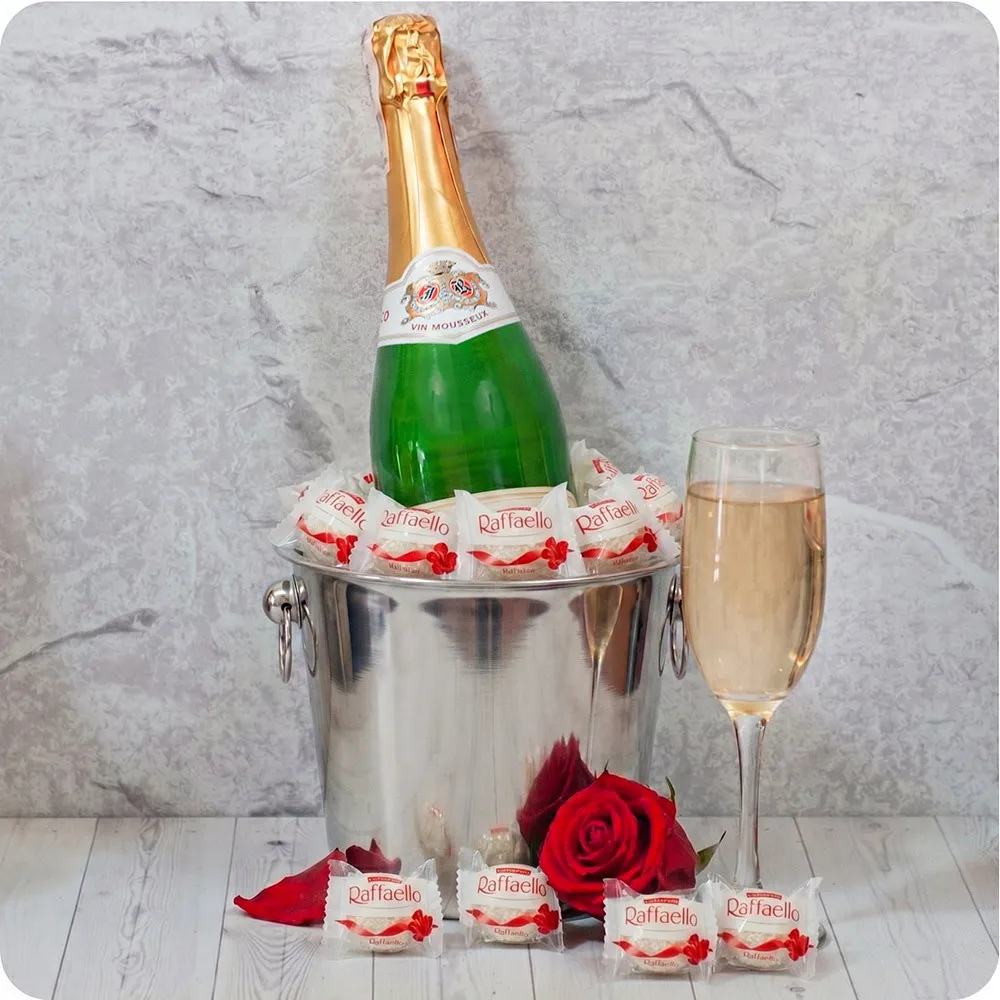 Elegant cooler wine with champagne - Poczta Kwiatowa, a new, stylish gift with sparkling champagne