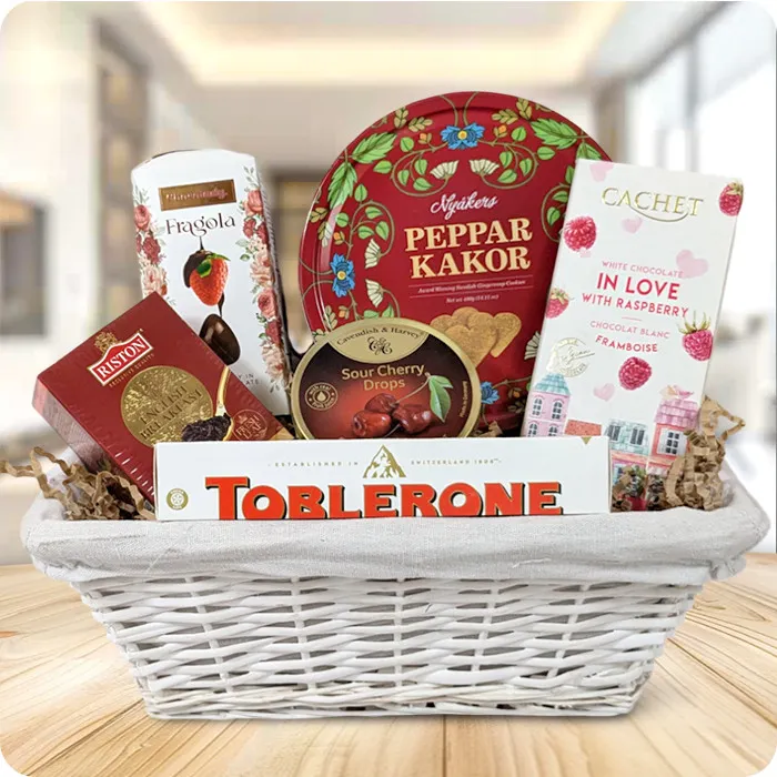 Basket with passion - Poczta Kwiatowa® gifts with delivery