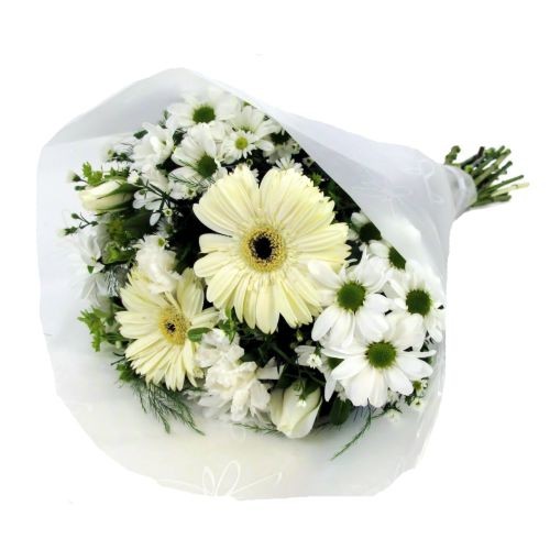 Bukiet białych mieszanych kwiatów