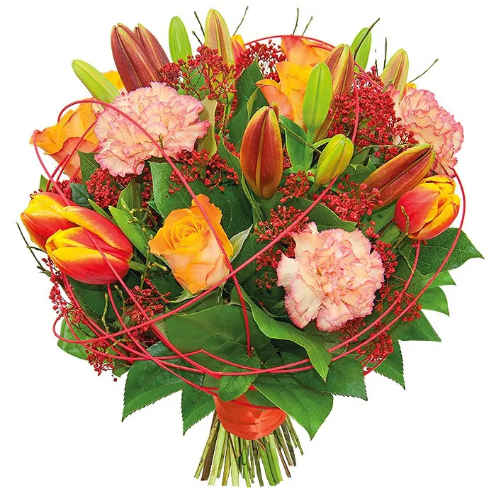Bukiet Magiczny Czas, lilie, goździki, róże czerwone, tulipany, gipsówka, rattan, zieleń dekoracyjna w bukiecie przewiązanym wstążką
