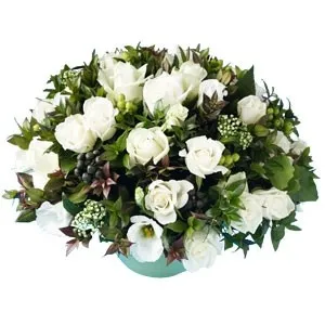 Biała kompozycja na stół