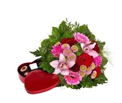 Valentine Bouquet with heart of chocolate
