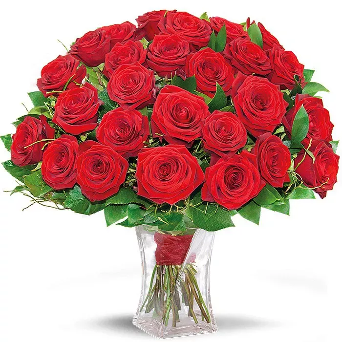25 róż czerwonych w wazonie z zielenią dekoracyjną obwiązany wstążką , Bukiet rubinowy w wazonie, produkt Poczty Kwiatowej®