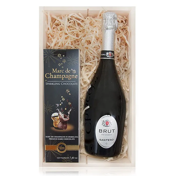 Szampański nastrój z grawerem, skrzynka z grawerem i szampan, wino musujące Santero BRUT z czekoladkami