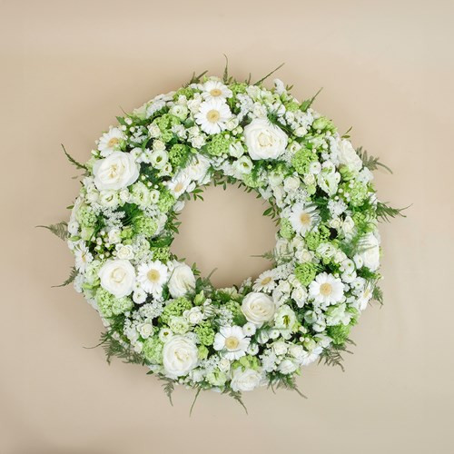 Wieniec pogrzebowy, białe kwiaty