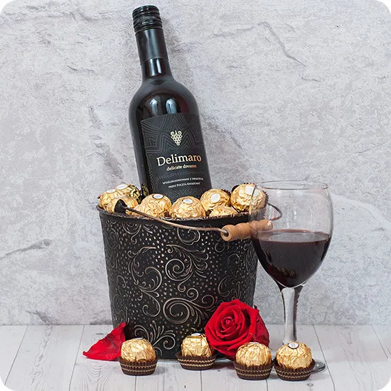 Elegant cooler wine with red wine - Poczta Kwiatowa, a new, stylish gift with red wine