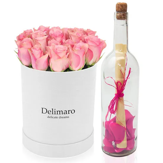 Flowerbox dla Mamy, list z różowymi płatkami róż w butelce, różowe róże w białym pudełku