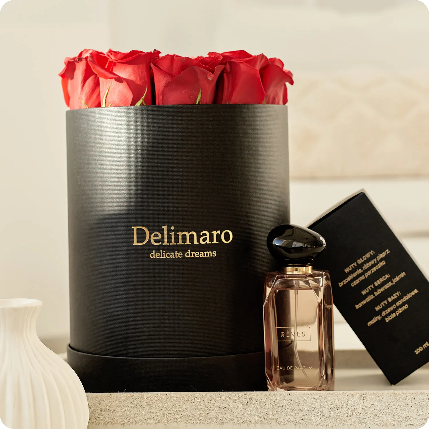 Red roses in a black box with Rêves perfume - Poczta Kwiatowa ...