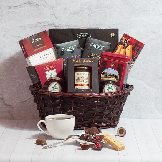 Elegant basket Czech Republic - send your loved ones a gift basket