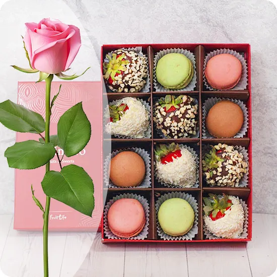 Strawberries in chocolate with macaroons and pink rose - fruit in chocolate from Poczta Kwiatowa®