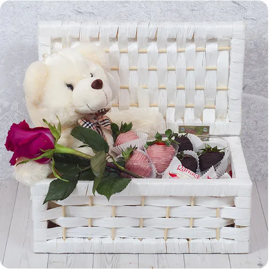 Sweet basket - Poczta Kwiatowa® fruit in chocolate