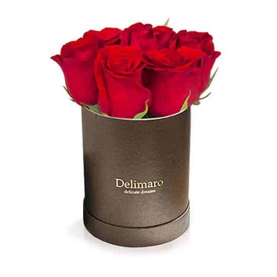 Czerwone róże, kwiaty w brązowo-złotym pudełku, wysyłka kwiatów