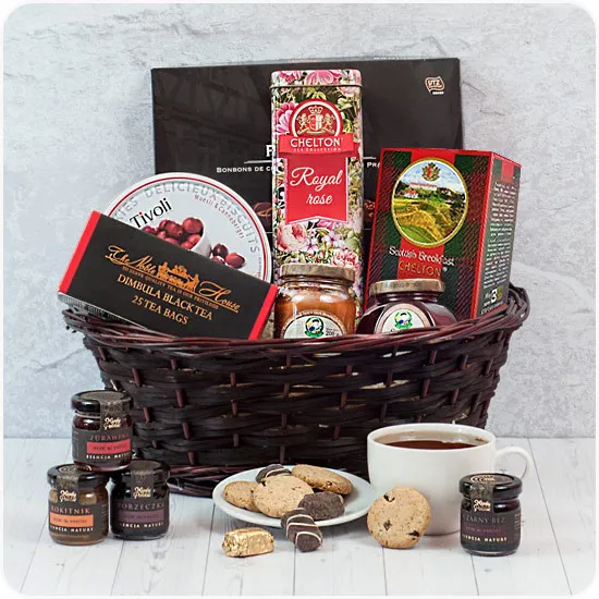 Tea lover basket Latvia- Poczta Kwiatowa® gift basket for a cold evening.
